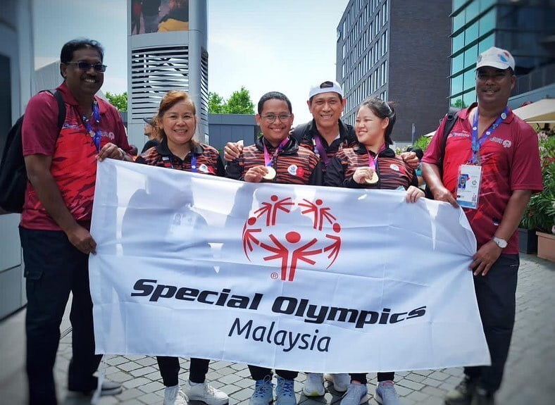 Bowling Men's Doubles Gold Medalist